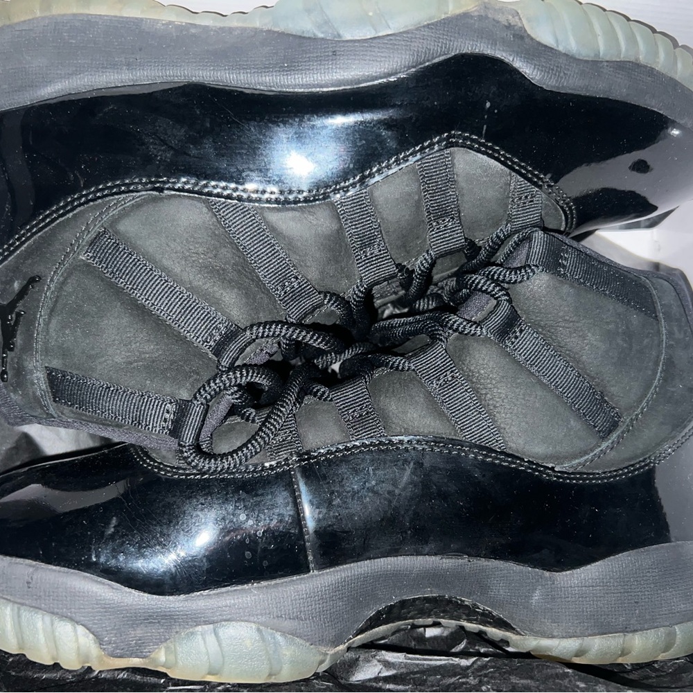 Jordon retro 11 cap and gown